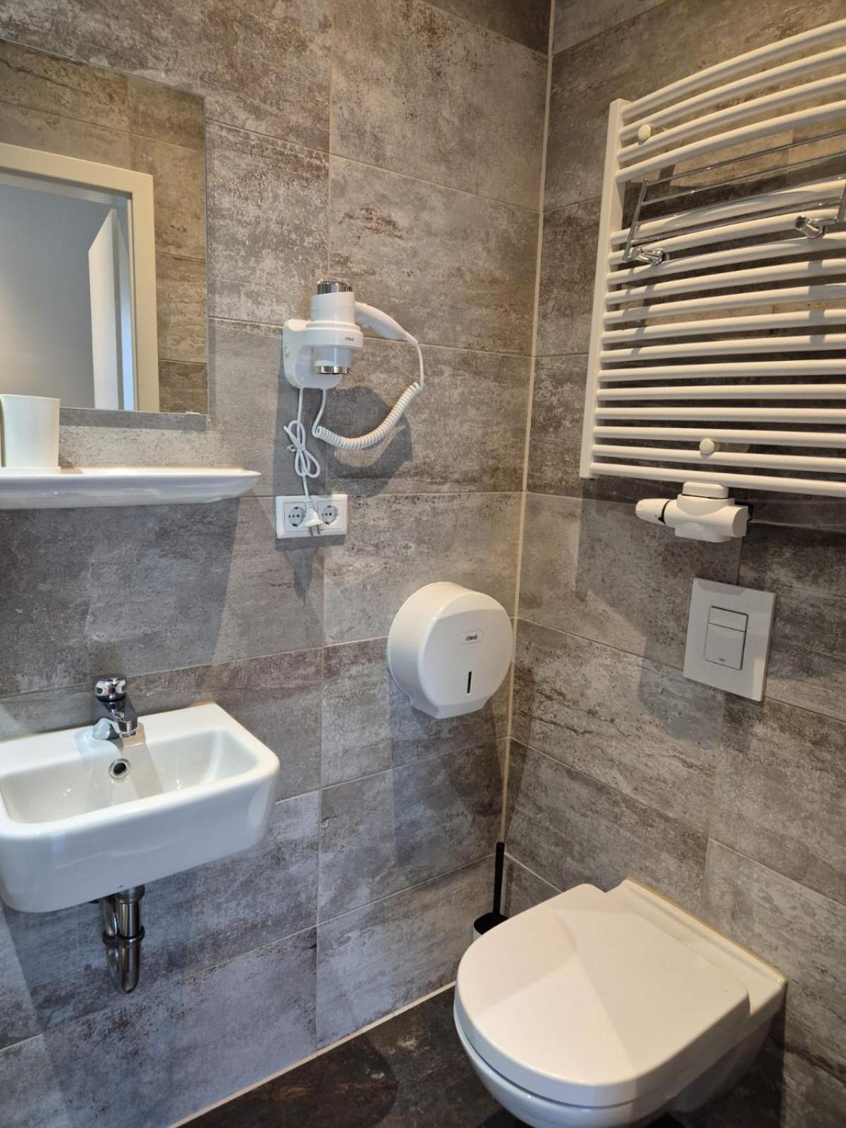 Hotel La Station Люксембург Экстерьер фото
